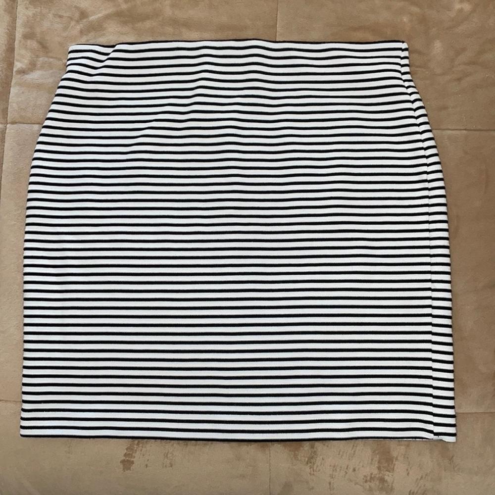 Cynthia Rowley size M black and white stretch skirt